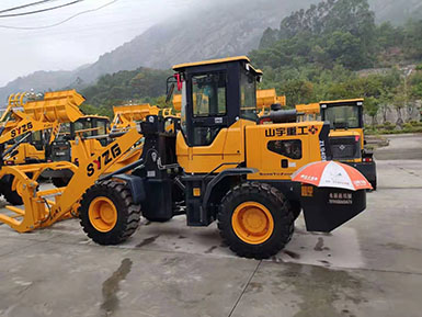 恭喜羅總喜提新車，山宇裝載機940走起，山宇重工，助您成功！